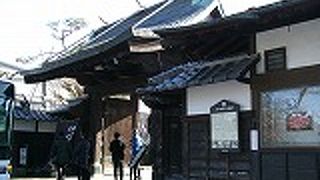 お寺と間違えるほどの重厚感があります
