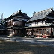 旧伯爵の別邸で、米沢伝統の郷土料理と米沢牛が食べられます