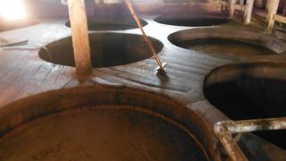 伝統の醤油作りが見学できます☆