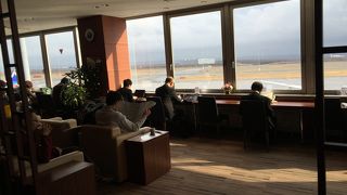 ターミナル3Fの眺めの良いラウンジ