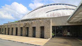 空港から近くの有名スポット、田村一村美術館も併設