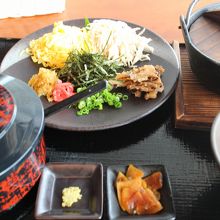 鶏飯はご飯がたっぷりあるボリュームのあるランチになった