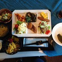朝食のバイキング