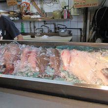 お魚がどーんと目の前にあります。