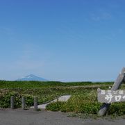 一方は利尻富士、もう一方はサロベツ原野の絶景