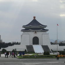 遠くに中正紀念堂が見えます。