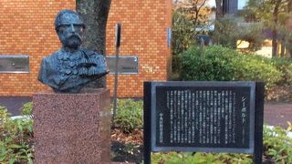 あかつき公園内にあります。