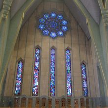 ステンドグラスも美しい