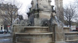 ナポレオンがエジプトに勝利した記念に建てられた噴水です