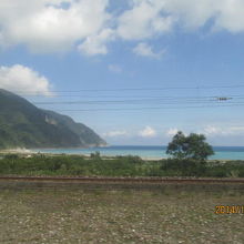 車窓から東海岸を見る。
