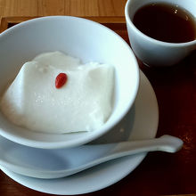 デザートの杏仁豆腐は点心ランチと共通です!!