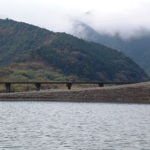 沈下橋を屋形船から撮影。