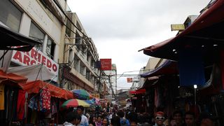 まさに雑多な市場