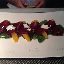 ビートルートとオレンジのサラダ　前菜