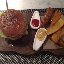 バーガー＆チップス　メイン