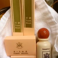 普通の石鹸と顔用石鹸の２種類とシャンプー歯ブラシ