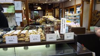 種類豊富な芋菓子の店。