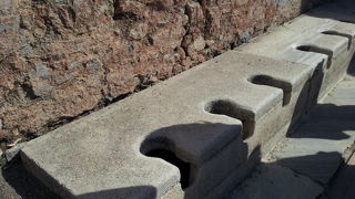 一世紀に作られた公衆トイレ