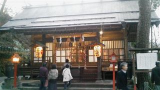 名物の石階段を上りきったら「伊香保神社」