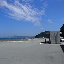 駐車場から無料送迎バスが出ています