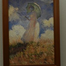 モネ「日傘の女」