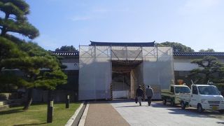 現在工事中なのが「大阪城 大手門」