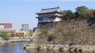 石垣の角の綺麗な曲線が「算木積みの石垣」～大阪城～