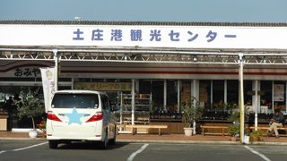 小豆島を代表とするお土産がたくさん売っています