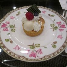 ワインジェリーを用いたケーキは大人の味でした 