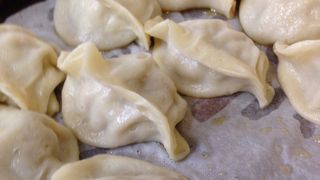 モッチモチの熱々 蒸し餃子