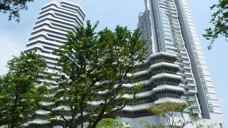 高層ビル群の一角に宿泊したい