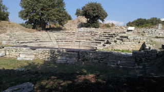 トロイ遺跡の「第九市」にあたる時代の遺跡です。