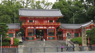 ものすごく目立つ神社です。