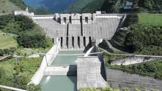 長島ダムで出来た湖です