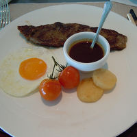 3日目の朝は、ステーキを注文してみました。