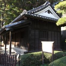 右手方向からの眺め