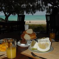 ビーチを見ながら朝食