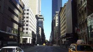 歩道も広いが、人も多い