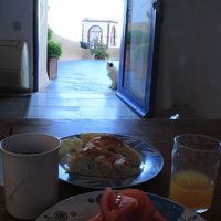 部屋の中で朝食を食べながら外の景色を見れます