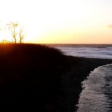 オホーツク海にそそぐちょうど夕暮れ