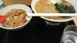 日替わりセットなどお得メニューでボリューム感は満足