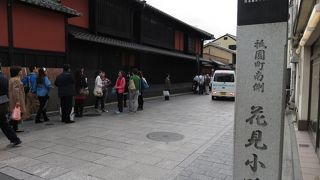 通り沿いのお店はとても良いお店が多いです。