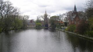 ブルージュの愛の湖で癒しのひと時