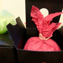 石鹸はしゃれた紙箱に入れてくれます。