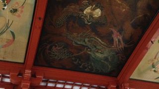 平日・雨でも参拝客多いです