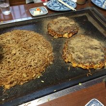 焼きそば6人前とお好み焼き3人前