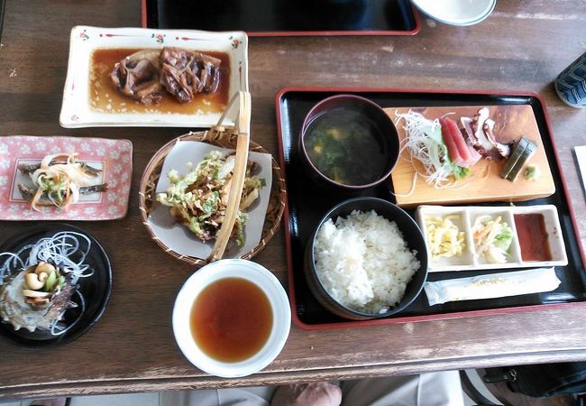 お任せＢ定食がおすすめです