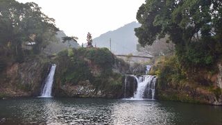 嬉野温泉街の近くにある滝