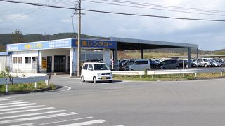 名瀬本社はホテルニュー奄美の前、空港店はターミナルビルの前でどちらも便利でリーゾナブル