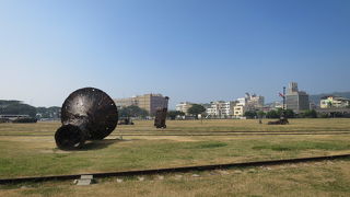 不思議なオブジェがいっぱいの文化エリア